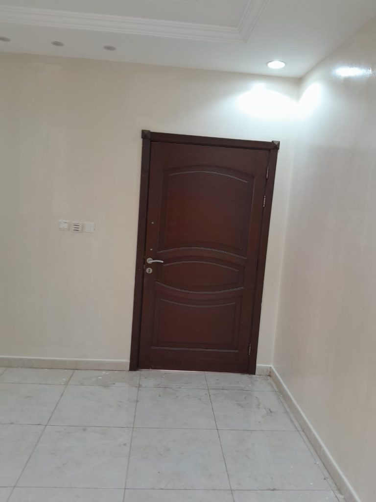 معلم دهانات في جدة يقدم خدمات دهانات داخلية وخارجية وتشطيبات حديثة بجودة عالية