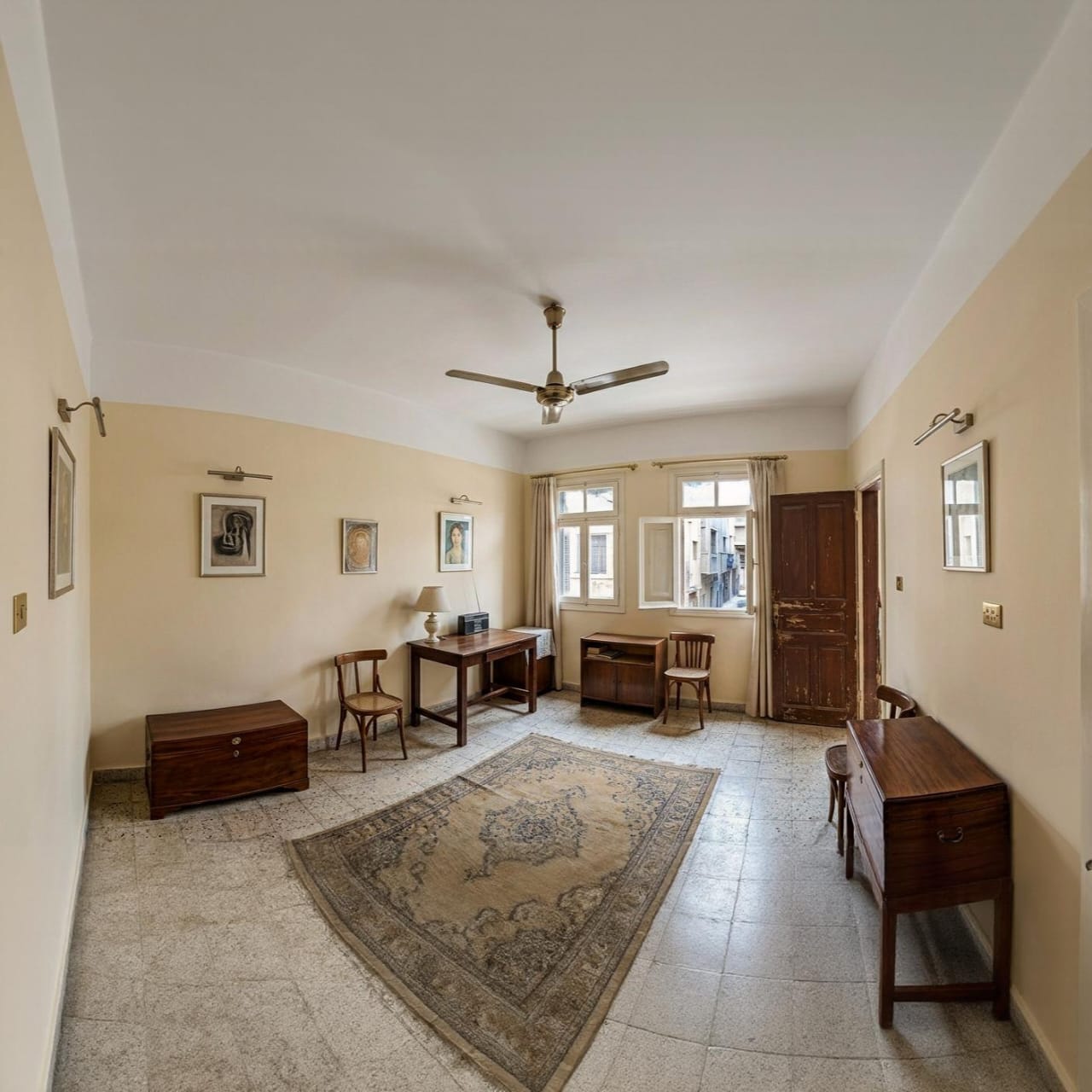 معلم بوية بجدة يقوم بتنفيذ دهانات خيالية وفلفيت، وعمل ديكورات جبس بورد بلمسات فنية، وطلاء واجهات العمائر والفلل باستخدام بروفايل خارجي متين.