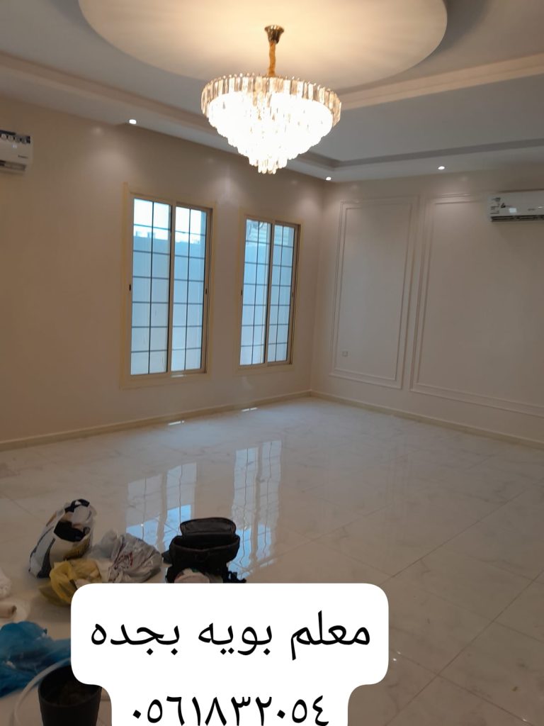 صورة توضح معالجة عيوب المحارة وتجهيز الجدران قبل البدء في تأسيس دهان الشقق الجديدة بجدة، مع خصم 18% من لمسات.